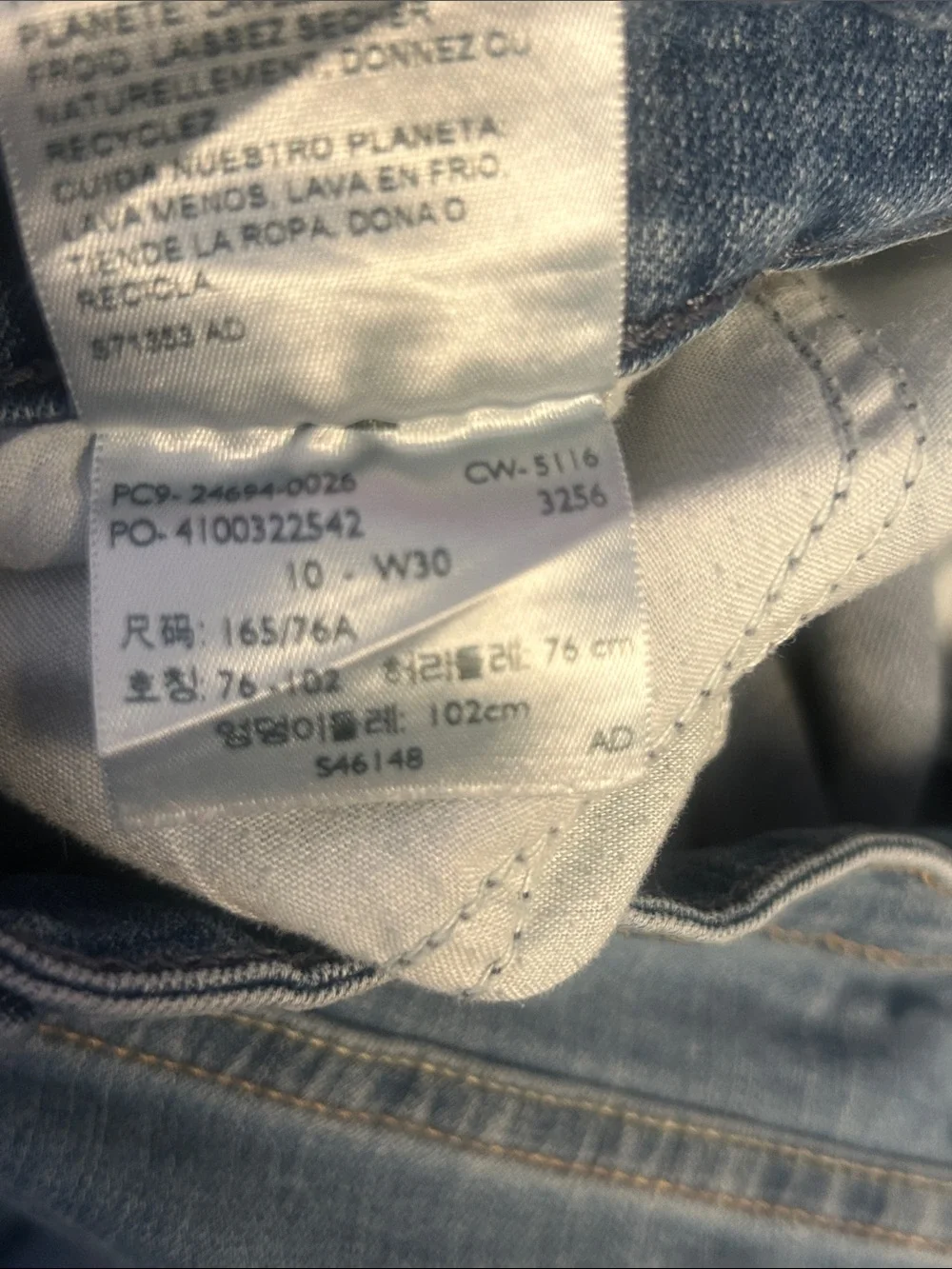 Levi's Light Wash Cropped Capris with Rolled Cuffs - Picture 4 of 5